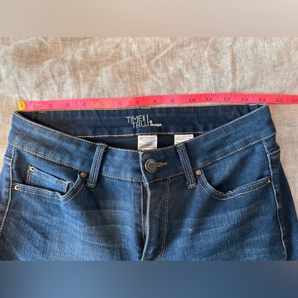 Time and Tru size 6 straight leg jeans - dark wash - Picture 7 of 9